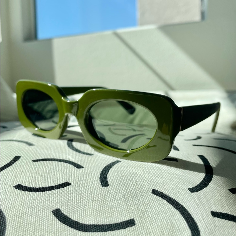 Olive 90’s vibe Sunglasses